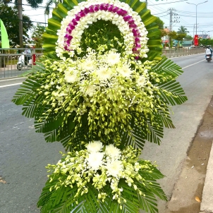 KỆ HOA VIẾNG 56081